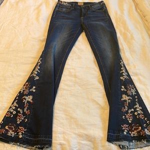 Embroidered Driftwood flare jeans  ‘Farrah’ size 27